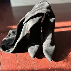 Chic Black Suede Boots